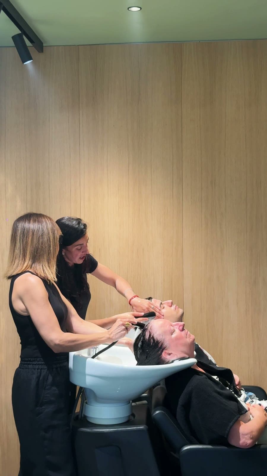 Lavado y cuidado del cabello en Peluquería Luz, San Antonio, Ibiza